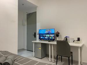 Et tv og/eller underholdning på New Bt Kawan X1 Studio Suite Ikea UOWKDU Stadium