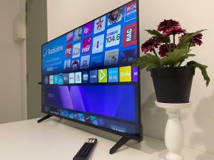 Et tv og/eller underholdning på New Bt Kawan X1 Studio Suite Ikea UOWKDU Stadium + 12 billeder