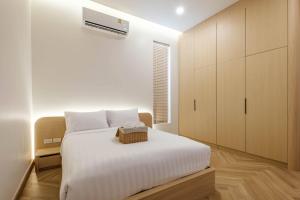 Voodi või voodid majutusasutuse Minimalistic Pool Villa toas +109 fotot