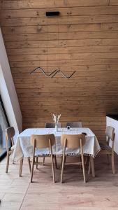 Φωτογραφία από το άλμπουμ του Lofty House Mountain σε Urych