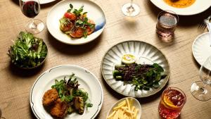 Φαγητό σε αυτό το ξενοδοχείο ή κάπου εκεί κοντά +32 φωτογραφίες