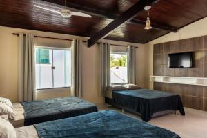 Ένα ή περισσότερα κρεβάτια σε δωμάτιο στο Mansão em Itauna - Saquarema - Com piscina para ate 16 pessoas +34 φωτογραφίες