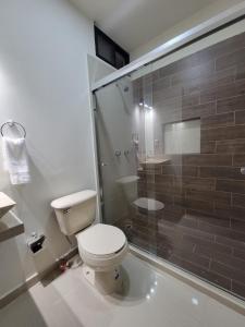 Vannituba majutusasutuses Malecón a 450M, Alberca, Ideal para Carnaval +5 fotot