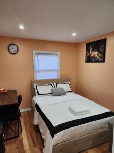 Ένα ή περισσότερα κρεβάτια σε δωμάτιο στο Unique Monthly Rentals For Professionals