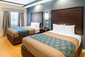 Postel nebo postele na pokoji v ubytování Econo Lodge Inn & Suites Houston Willowbrook