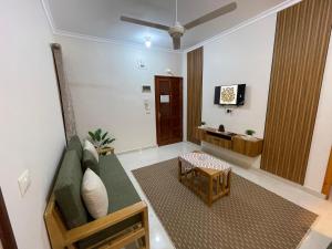 Μια τηλεόραση ή/και κέντρο ψυχαγωγίας στο Luxe Nest 301 شقة فاخرة أنيقة حديثة وسط الأقصر