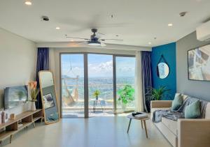 Μια τηλεόραση ή/και κέντρο ψυχαγωγίας στο THE SÓNG SEA APARTMENT VUNG TAU - CĂN HỘ VEN BIỂN VŨNG TÀU - Sam House