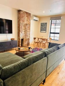 Χώρος καθιστικού στο Bridge St Apartment 2