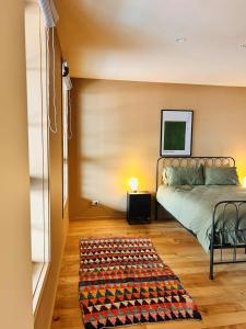 Ένα ή περισσότερα κρεβάτια σε δωμάτιο στο Bridge St Apartment 2