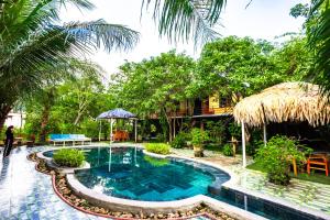 Πισίνα στο ή κοντά στο Phong Nha Bolero Bungalow