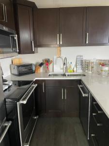 Køkken eller tekøkken på 20 KLM from SilverStar with private Hot Tub