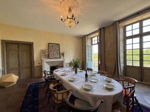 Istumisnurk majutusasutuses Demeure élégante XVIIIᵉ siècle au sommet du village médiéval - FR-1-839-12