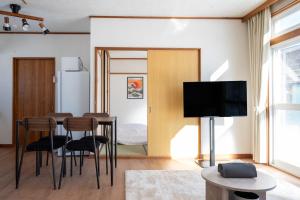 TV a/nebo společenská místnost v ubytování Furano Relax Stay C