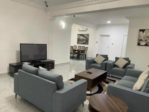 Posezení v ubytování Nkrabea Royal Apartment