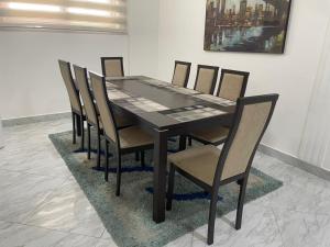 Fotografie z fotogalerie ubytování Nkrabea Royal Apartment v destinaci Trofwi + 5 fotografií