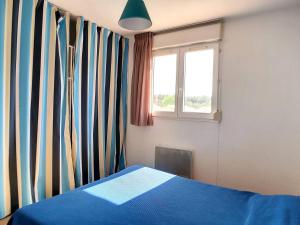 En eller flere senge i et værelse på Soustons Plage - Villa Duplex 6 pers avec terrasse - FR-1-857-32 + 10 billeder