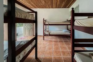 Una cama o camas en una habitación de Pousada Tapera das Palmas - Ilha Grande