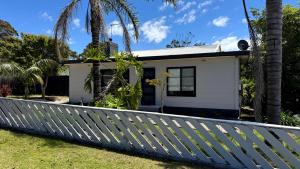 Κήπος έξω από το Coastal Retreat on Hazel