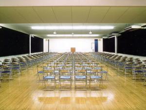 an empty room with chairs and a projection screen at Misasa Royal Hotel in Misasa +98 photos