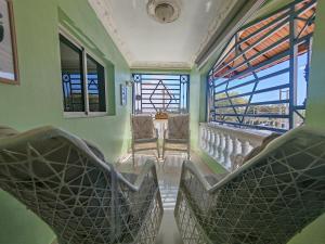 Χώρος καθιστικού στο 3 Bed, 2 Bath, Hot Water, Apartment near the beach, in Bani