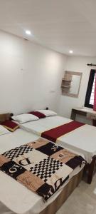 Un pat sau paturi într-o cameră la Wayanad homestay