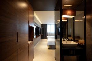 Koupelna v ubytování Golden Business Hotel + 68 fotografií