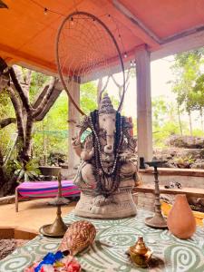 Κήπος έξω από το Hanuman Heights