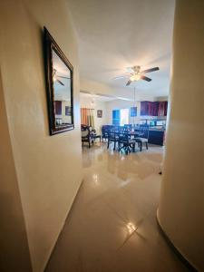 Χώρος καθιστικού στο Cozy apartment, AC, Wifi, 2 Bedroom, 2 bath, Bani, 1-A