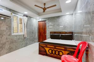 Postel nebo postele na pokoji v ubytování Collection O Karumariamman Temple Thiruverkadu Formerly Sridevi Residency