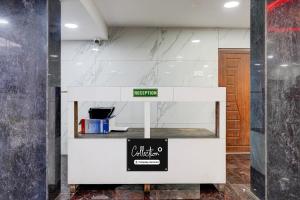 Köök või kööginurk majutusasutuses Collection O Karumariamman Temple Thiruverkadu Formerly Sridevi Residency