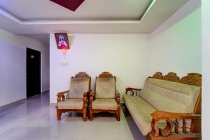 Posezení v ubytování Hotel O Erumeli Bus Terminal Kottayam Formerly Pious B Residency