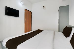 Una cama o camas en una habitación de Hotel O Kohinoor Park Hinjewadi 25 fotos más