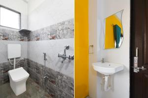 Un baño de Hotel O Kohinoor Park Hinjewadi