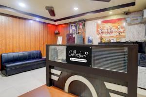 a lobby with a waiting room with a couch at Collection O Jhalwar Road in Kota