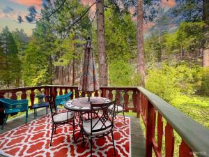 Μπαλκόνι ή βεράντα στο 3390 Pine Hill Road home