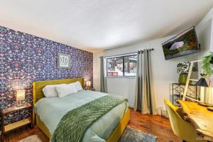 Ένα ή περισσότερα κρεβάτια σε δωμάτιο στο 3390 Pine Hill Road home +6 φωτογραφίες