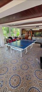 a ping pong table in the middle of a living room at Coco Paradiso in Mechapa