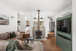 Et opholdsområde på Whisperwood - Private Pool - Family Friendly