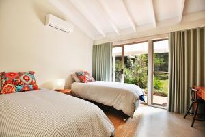 Ένα ή περισσότερα κρεβάτια σε δωμάτιο στο The Paddock in Berry +30 φωτογραφίες