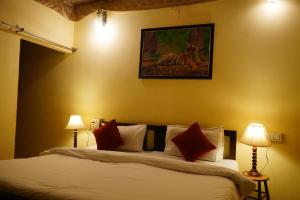 Ένα ή περισσότερα κρεβάτια σε δωμάτιο στο Shikaar Valley +31 φωτογραφίες