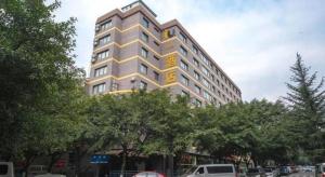 Tòa nhà nơi khách sạn tọa lạc