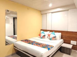 Ένα ή περισσότερα κρεβάτια σε δωμάτιο στο Hotel Havana