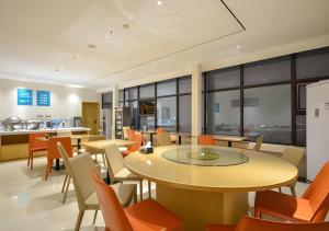 Χώρος καθιστικού στο City Comfort Inn Jingzhou Greenland Overseas Beach Wuyue Plaza