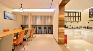 Una cocina o cocineta en City Comfort Inn Kunming High Speed Railway South Station Yongxin Harvard