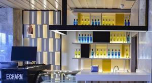 Ο χώρος του lounge ή του μπαρ στο Echarm Hotel Kunming High-speed Railway South Station Chunrong Street Metro Station