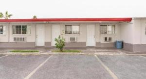 an empty parking lot in front of a building at OYO Gateway Motel Las Vegas North Strip/Fremont St. Area in Las Vegas