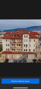 Το κτήριο όπου στεγάζεται  το διαμέρισμα