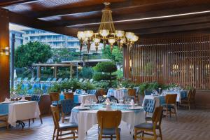 Un restaurante u otro lugar para comer en Alan Xafira Deluxe Resort & Spa-ULTRA ALL INCLUSIVE