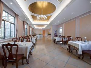 Un restaurant sau alt loc unde se poate mânca la Vienna Hotel Guangdong Foshan Wenhua North Road