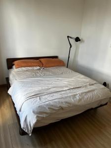 Postel nebo postele na pokoji v ubytování Tuan Residency